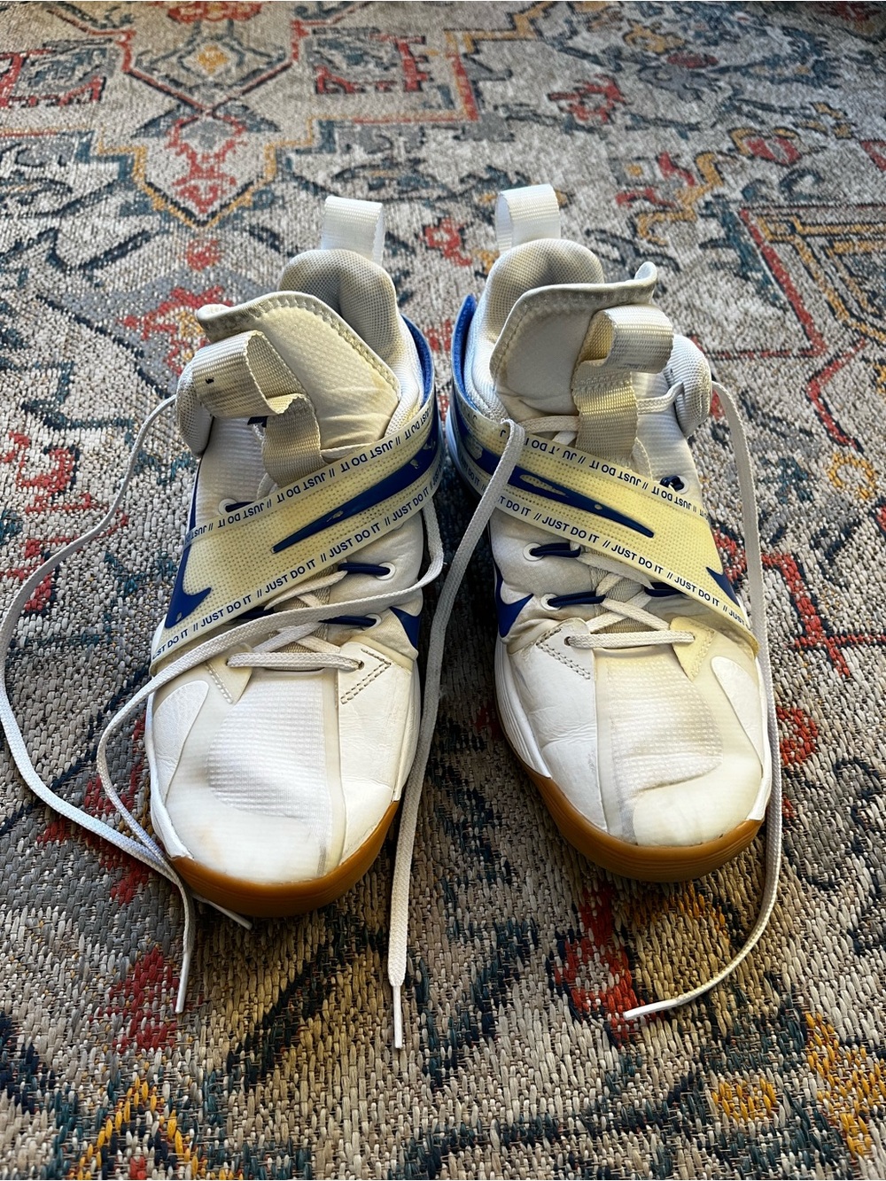 Nike White and Blue Hyperset Athletic Sneakers with Gum Sole Women 11 Men 9.5